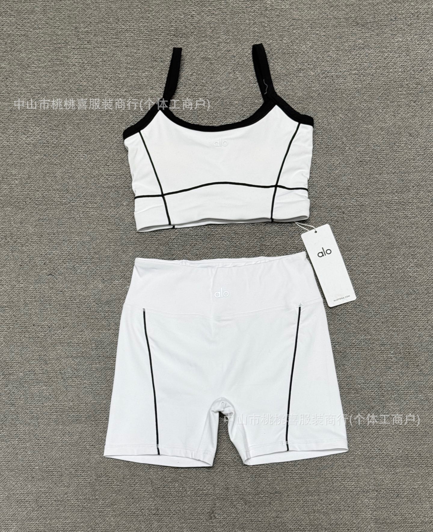 Inventario desnudo de alta elasticidad yoga conjunto de sujetadores de cintura de elevación de cadera línea de acondicionamiento de forma pantalones cortos de ejercicio al aire libre para mujeres