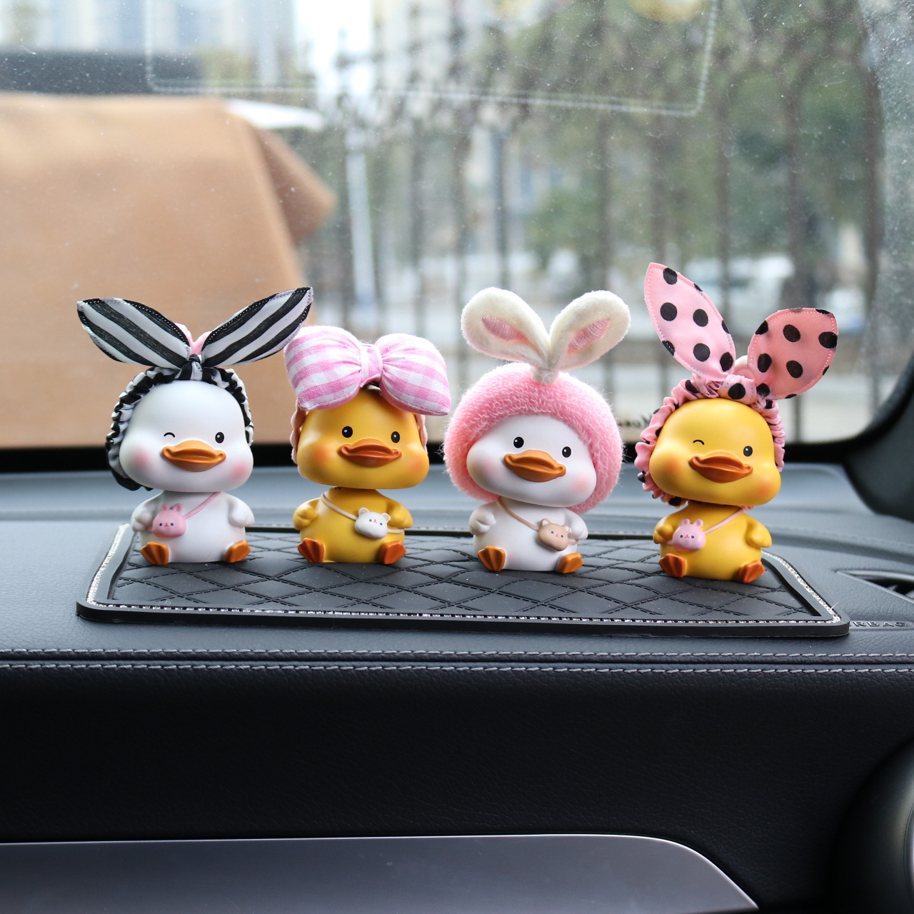 Car Ornaments Creative Cute Cartoon Central Control Swing Platform Car Decoration Car Accessories Internet Celebrity Car Supplies Cute Pet
