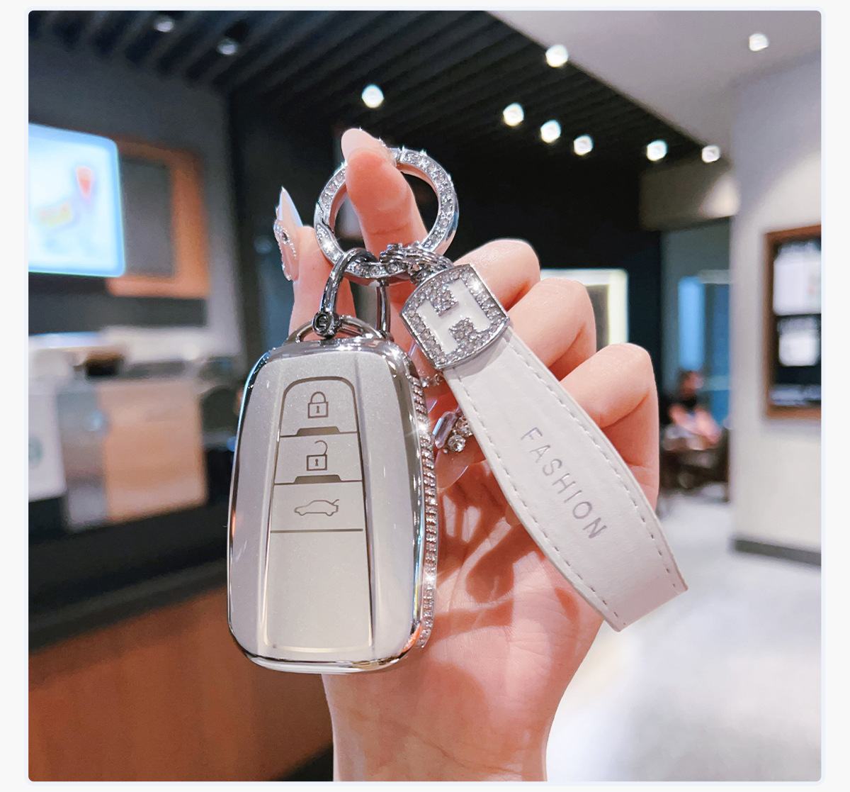 Suitable for 26 Toyota Camry Key Covers, 9Th Generation Special 2025 Men's and Women's Shell Dual Engine 16 Buckle Car Bags
