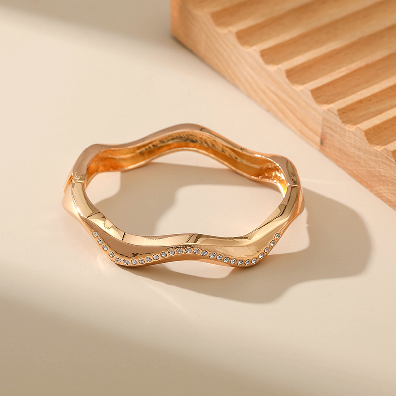 European and American creative diamond-studded light luxury bracelet wholesale