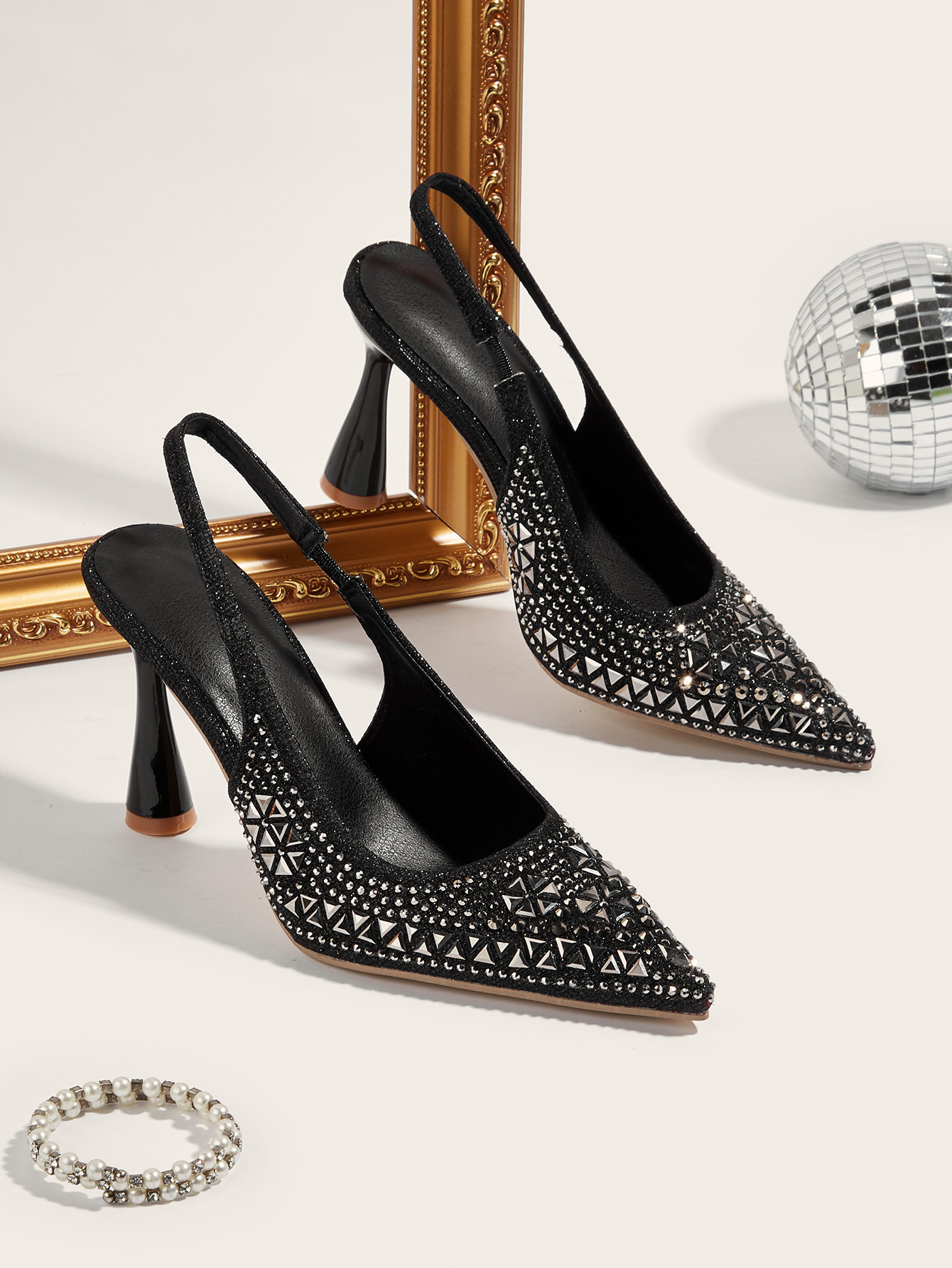 Comercio exterior tacones altos puntiagudos personalidad europea y americana sandalias de mujer sexy con zapatos de una sola palabra 2025