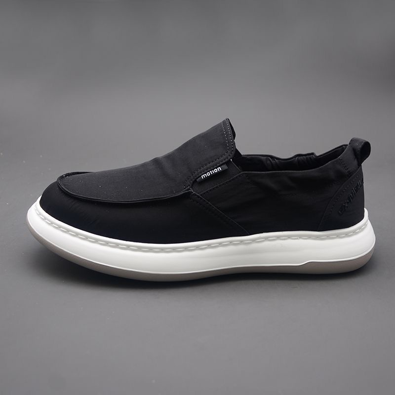 Zapatos casuales de lona de alta gama para hombre, verano 2026, sencillos y versátiles, de caña baja, sin cordones, ligeros, delgados y transpirables.