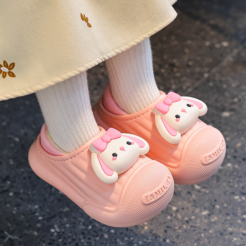 Zapatillas de algodón de invierno para niños y niñas calientes con cubierta de algodón impermeable de vello lindo bolso de bebé zapatos de algodón