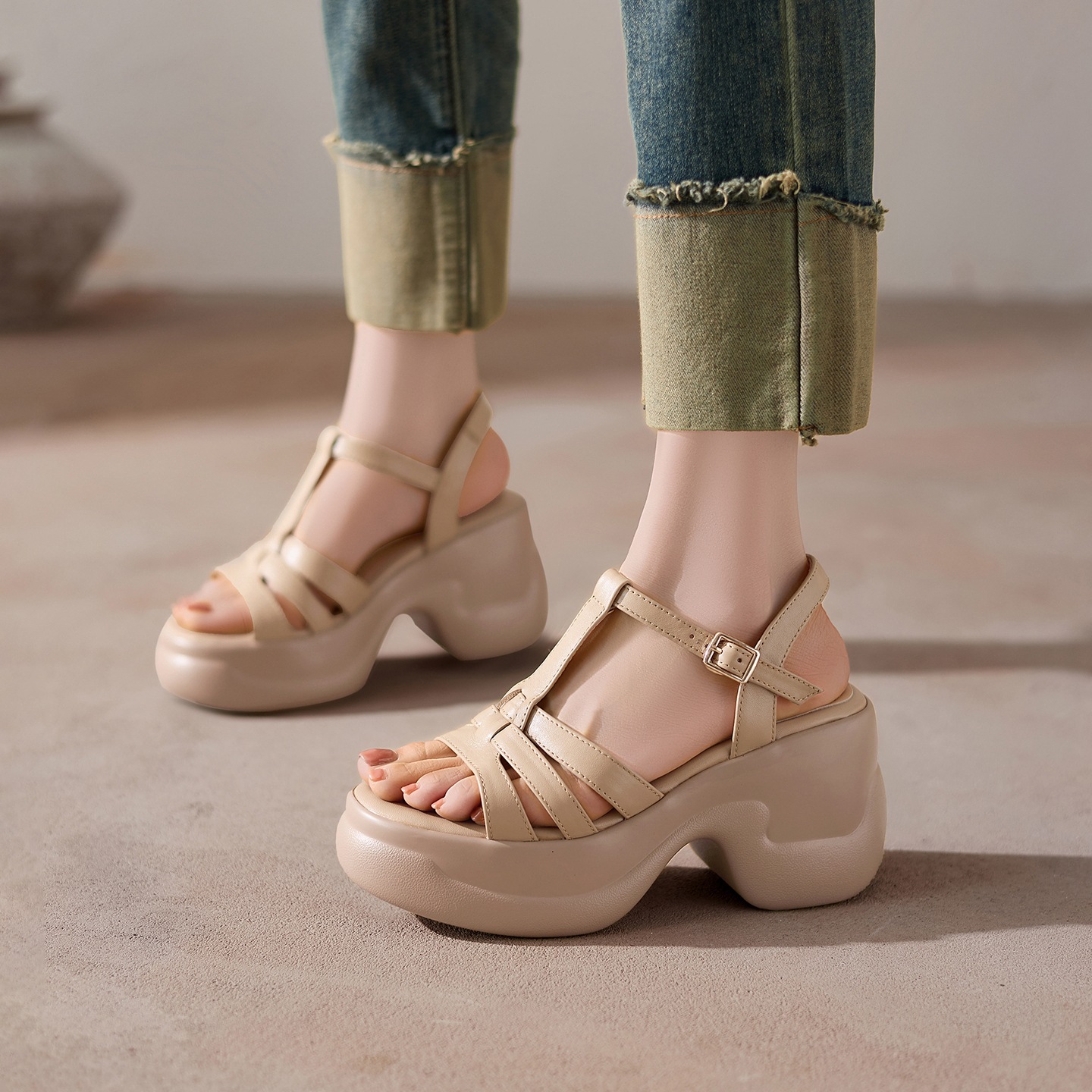 Sandal nữ hở mũi da bò thật gót xuồng đế dày quai chữ T — màu trắng ngà