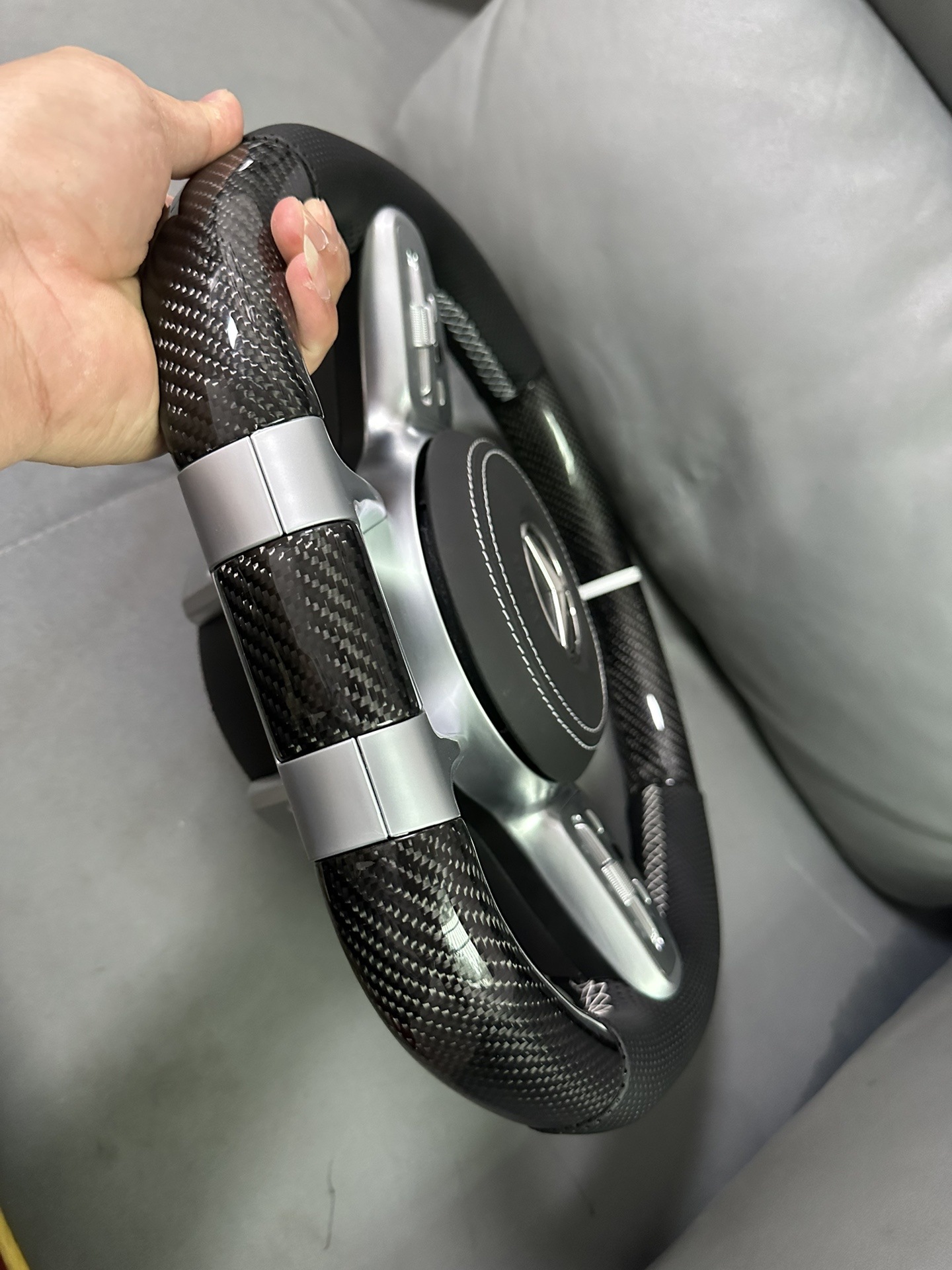 Suitable for Mercedes-Benz steering wheels of A-Class, C-Class, E-Class, ML old models, upgraded to new models, modified AMG carbon fiber steering wheel