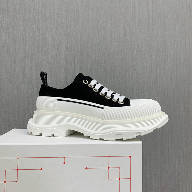 Pure original McQueen thick-soled canvas shoes for women, round-toe lace-up casual versatile white sneakers, height-increasing dad shoes
