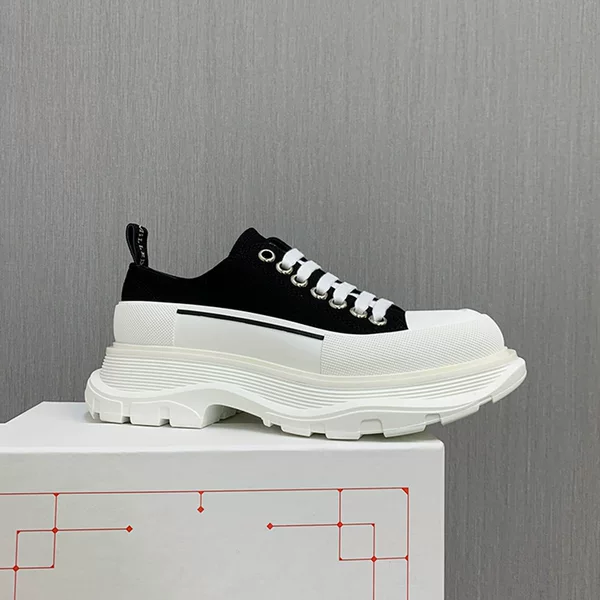 Pure original McQueen thick-soled canvas shoes for women, round-toe lace-up casual versatile white sneakers, height-increasing dad shoes