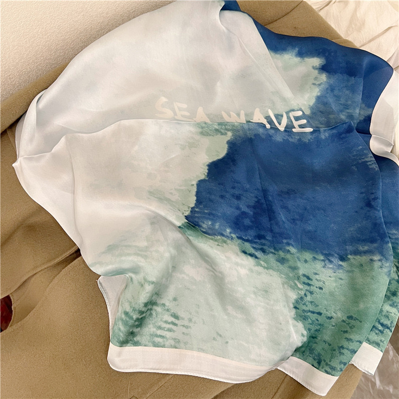 Primavera pequeña bufandas de seda ~ primavera y verano fresca sensación de reducción de la edad de las niñas coreanas pequeñas bufandas de seda de lujo ligero mujeres versátiles