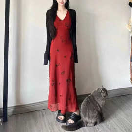 法式红色吊带连衣裙女夏季收腰后妈辣妹御姐背心风情万种包臀长裙