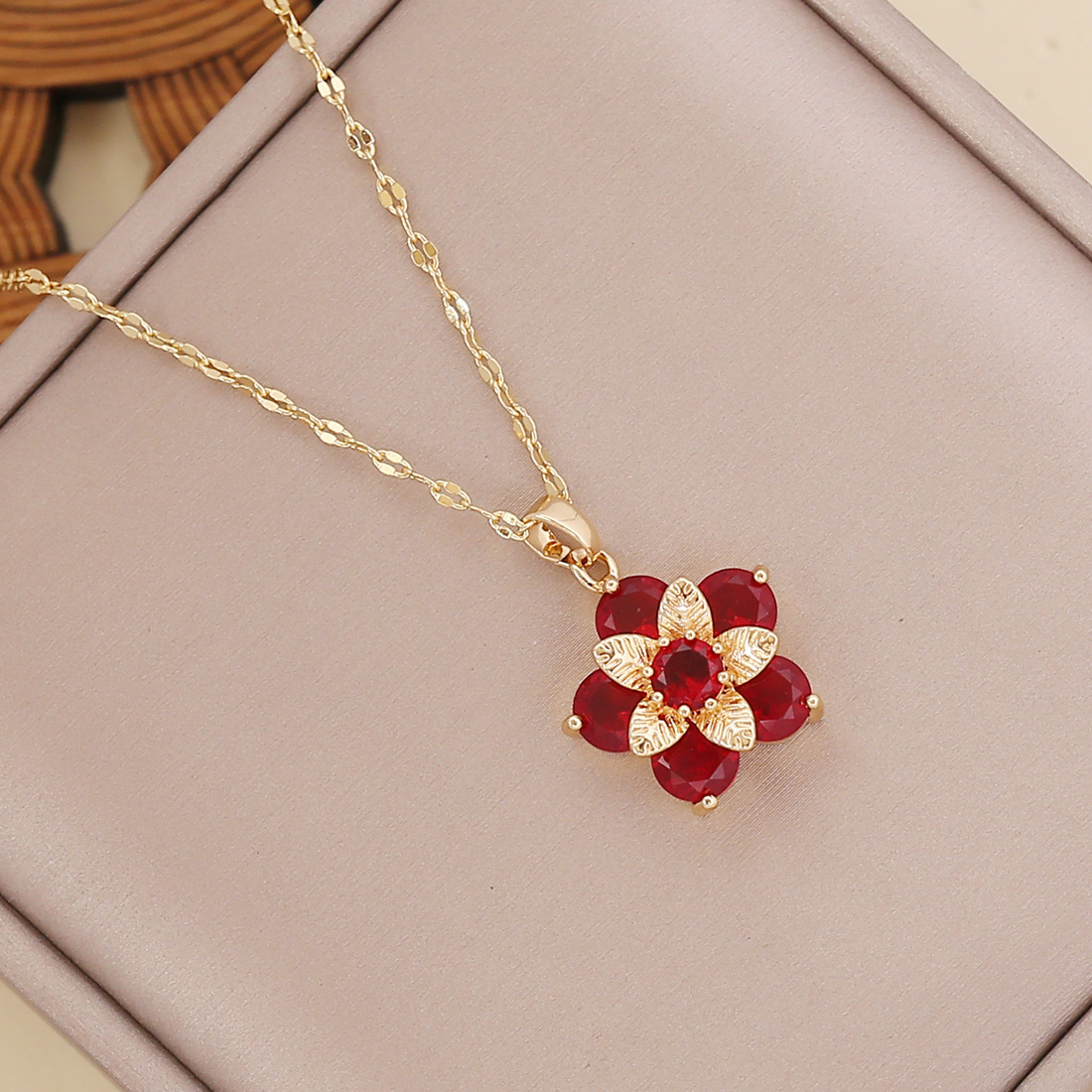 Plating Design Fashion Style Fashion Flower Metal Wholesale Pendant Necklaces