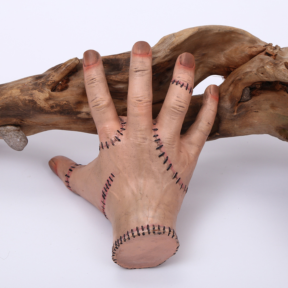 Transfronterizo familia Adams miércoles mano rota palma de látex miércoles cosa pequeños adornos