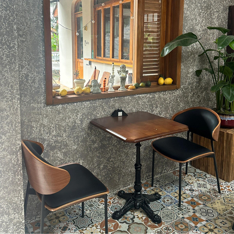 Mesa y silla de cafeteria de madera maciza retro, mesa y silla de comedor, postres comerciales, leche y té, mesa cuadrada y silla combinada