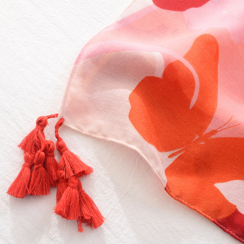 Primavera y verano Brillante bufanda de seda fina chal de mujer artística versátil mariposa de tinta de salpicaduras impresa bufanda de borla de algodón y lino