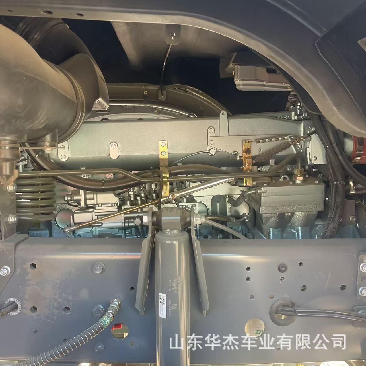 Exported to Africa: Howo Engineering Dump Truck, 6X4 Flatbed Truck, Front Four-Wheel Drive, Rear Eight-Wheel Drive, High-Cabin Transport Truck