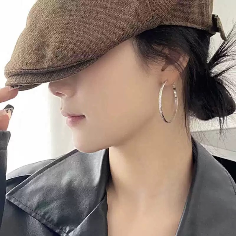 2024 New Silver Starry Sky Circle Fashionable, Simple, Versatile, Square Round Face, Slimming Earrings_voghion.com