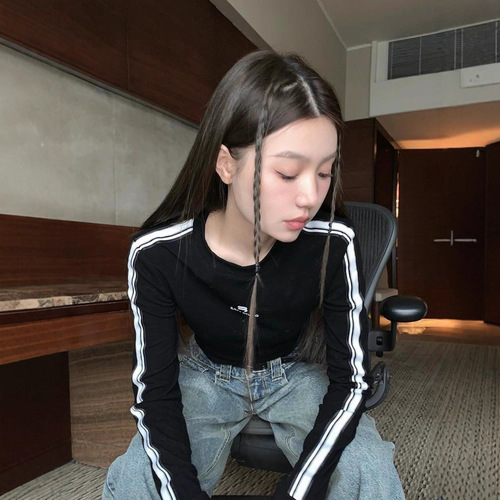 Black hot girl 2025 early autumn design feeling pure desire style short long-sleeved T-shirt niche bottoming shirt women's autumn interior