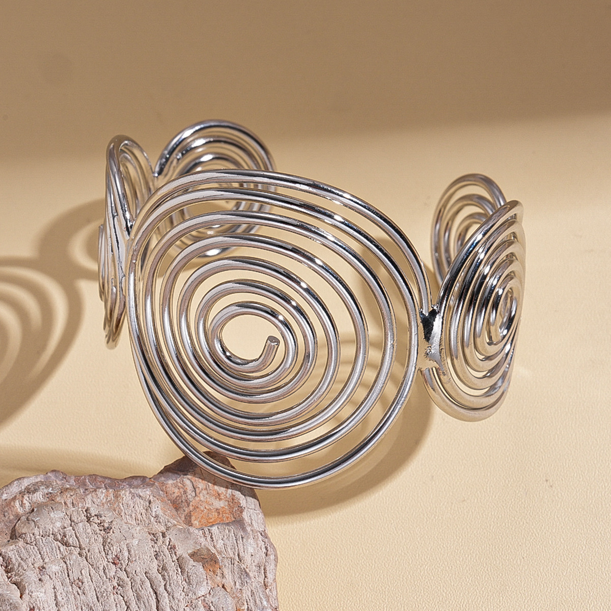 Europa y América exagerada sensación de metal geométrica circular espiral abertura pulsera industria pesada personalidad nicho transfronterizo alta sensación de brazalete