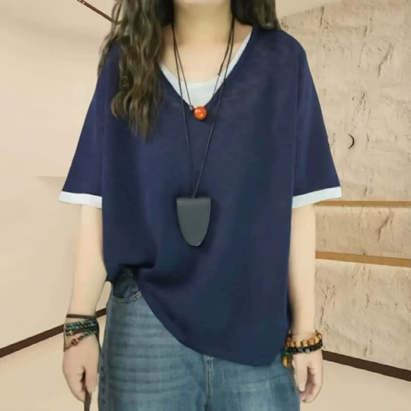 Женская футболка из двух частей контрастного цвета с короткими рукавами на правое плечо, большой размер, новинка 2025 года, лето, слегка полный, универсальный, уменьшающий возраст, утягивающий топ