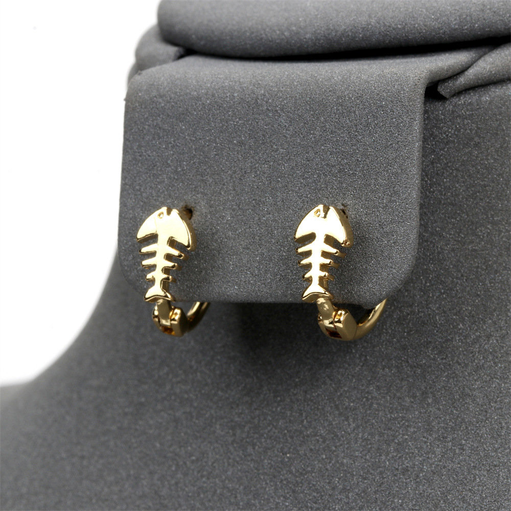 2022 New Copper Gold-plated Fishbone Carved Earrings Female Wholesale display picture 2