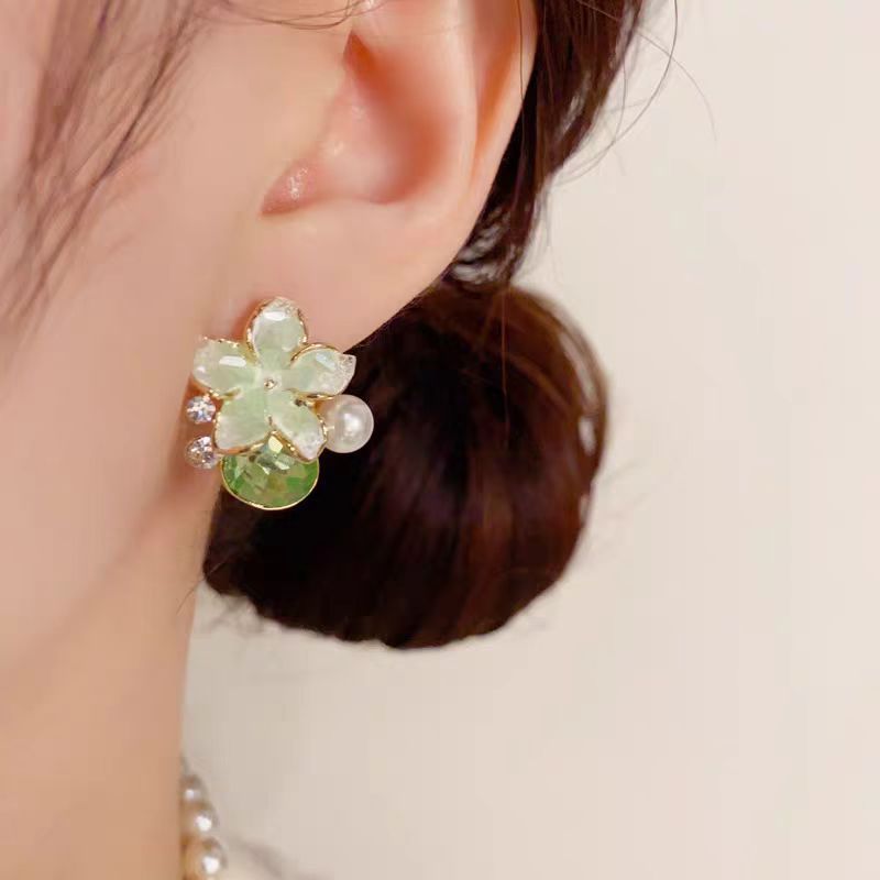 Cubic Zirconia And Pearl Stud Earrings For Everyday Elegance_voghion.com