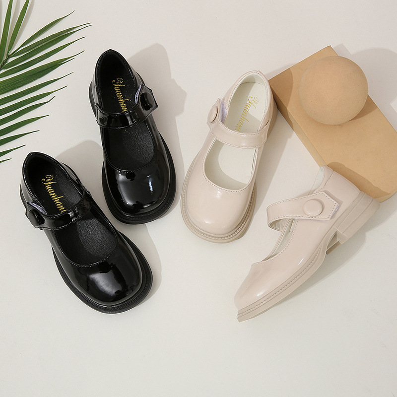 女童平底皮鞋2025新款时尚软底表演鞋韩版中大童单鞋黑色演出鞋