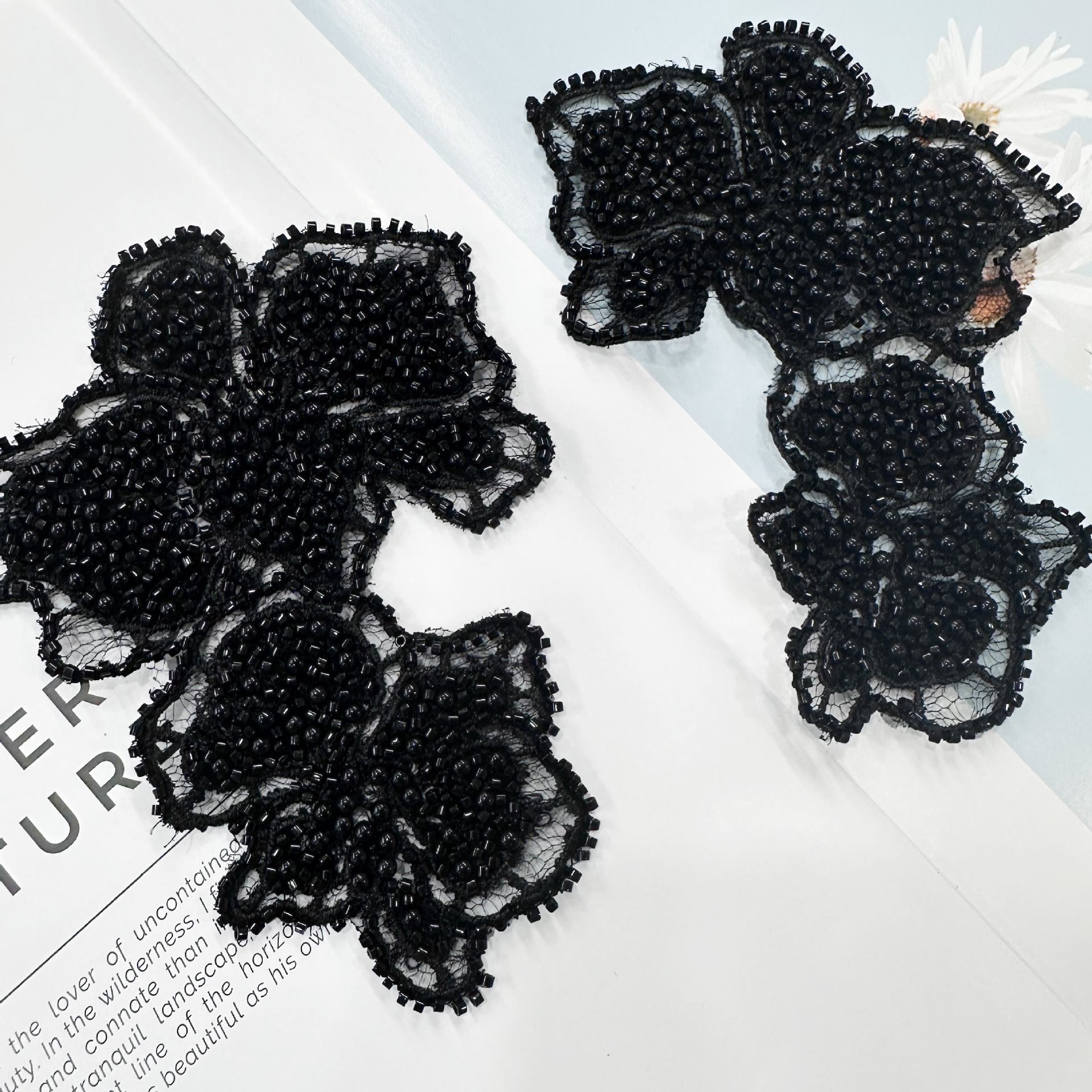 Pegatinas decorativas de flores bordadas de encaje tridimensional blanco exquisito patrón hueco ropa accesorios para el cabello accesorios hechos a mano de bricolaje