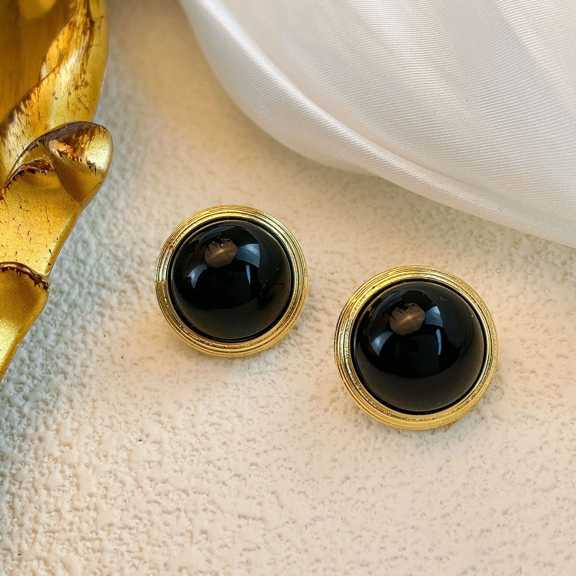 D2141 블랙 라운드 귀걸이