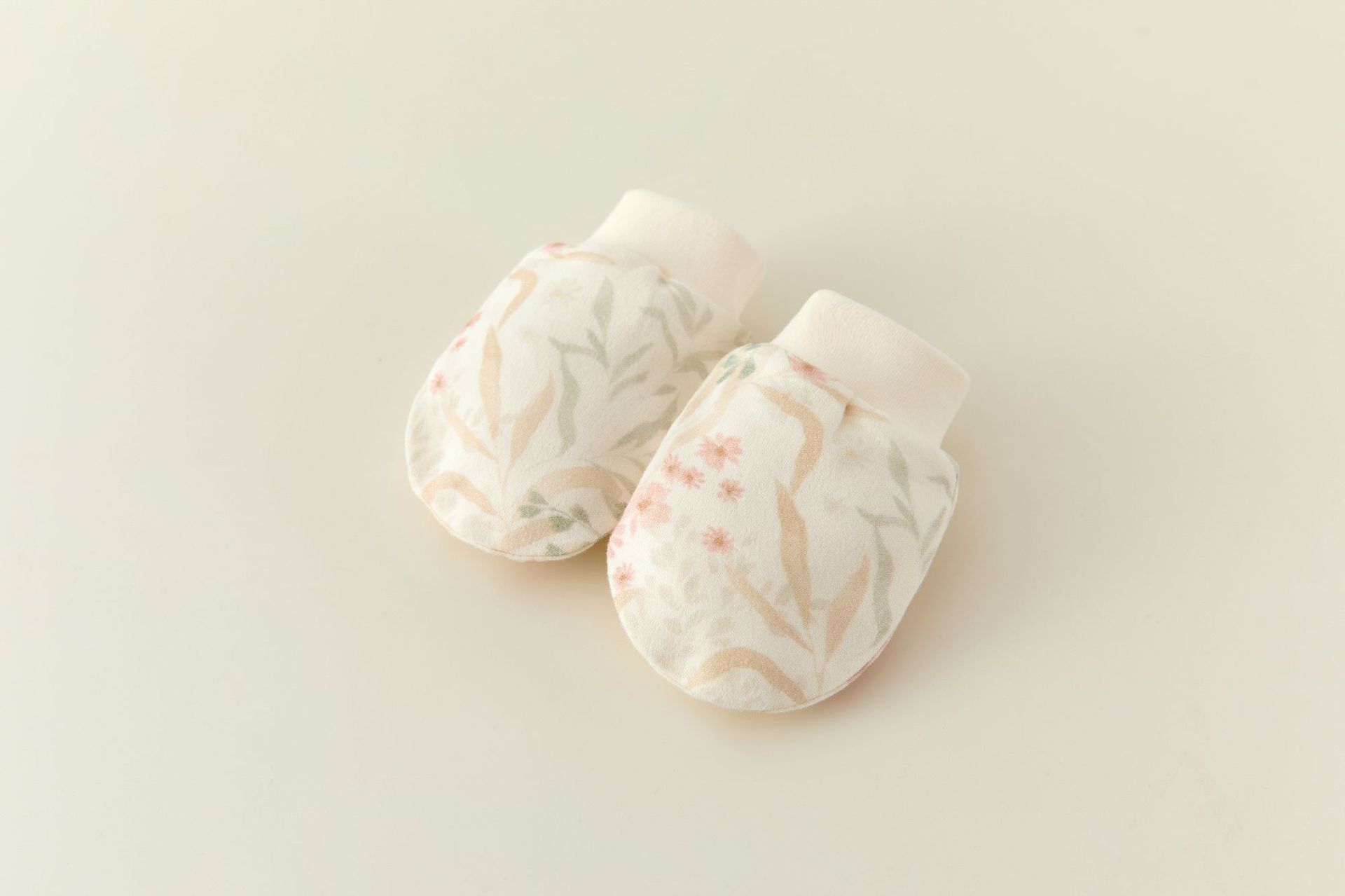 Flower rebirth gloves