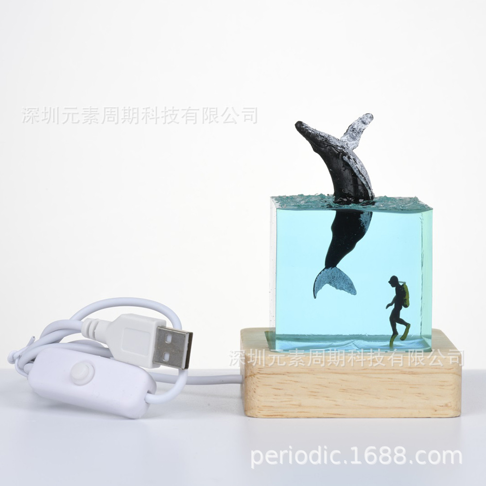 海洋树脂鲸鱼座头鲸潜水员立方体摆件家居夜光小夜灯生日礼物饰品