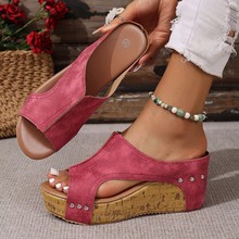 跨境大码坡跟拖鞋女2025年夏季新款欧美风复古铆钉鱼嘴外穿凉拖鞋