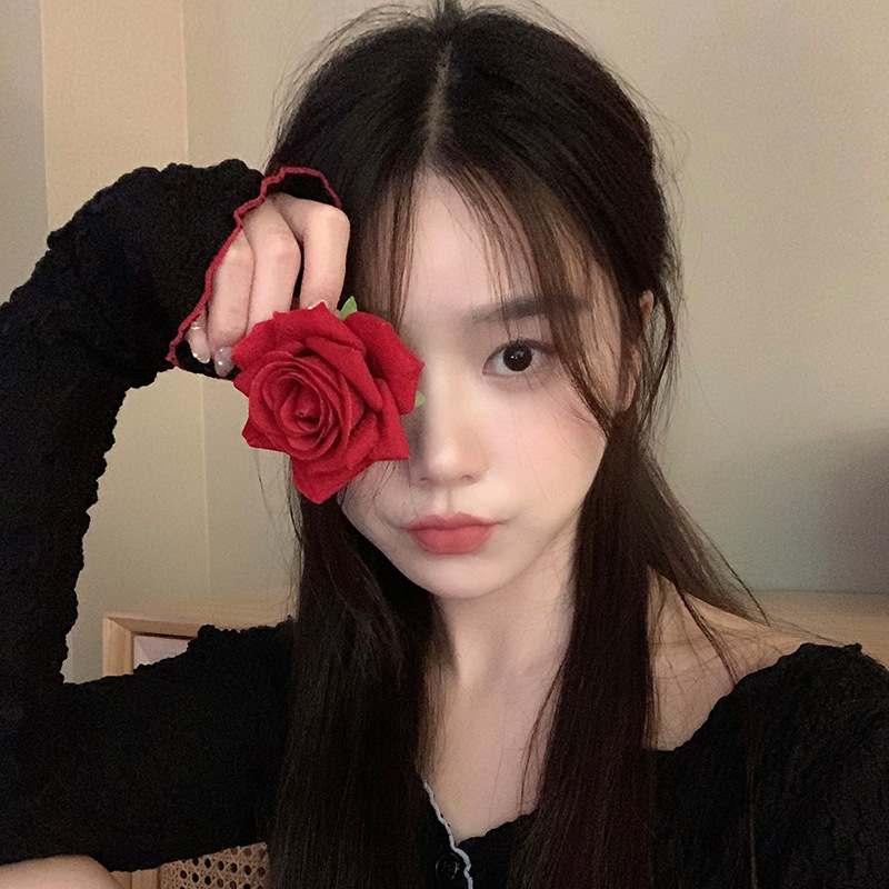 Women's Romantic Rose Cloth Hair Clip display picture 3