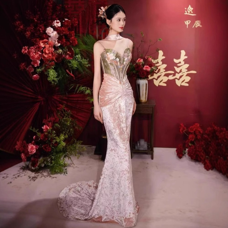 新中式晨袍2025新款轻奢小众高端吊带新娘敬酒服订婚重工礼服裙女|undefined