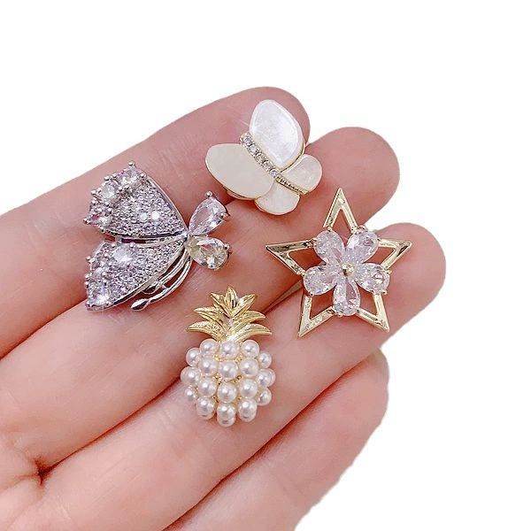 Small brooch with zircon, protective underware, pin with animals lapel pin, micro incrustation, light luxury style