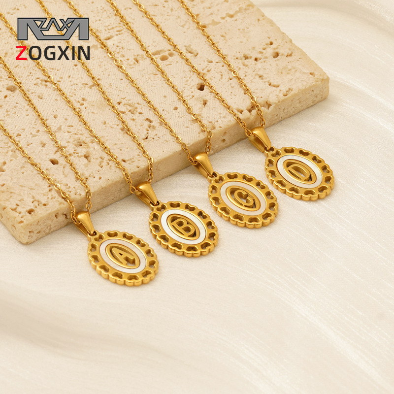 Europa y América titanio amor hueco colgante de letras para mujeres Amazon estilo universal simple collar de letras oval para mujeres