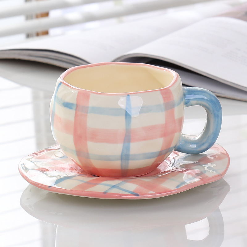 Estilo coreano inswind mano flor cerámica taza de café y plato conjunto taza de té de la tarde pequeñas flores pintadas a mano taza un plato