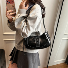 秋冬风设计拉德流行新品单肩斜挎女包复古美质感包包腋下今年小众