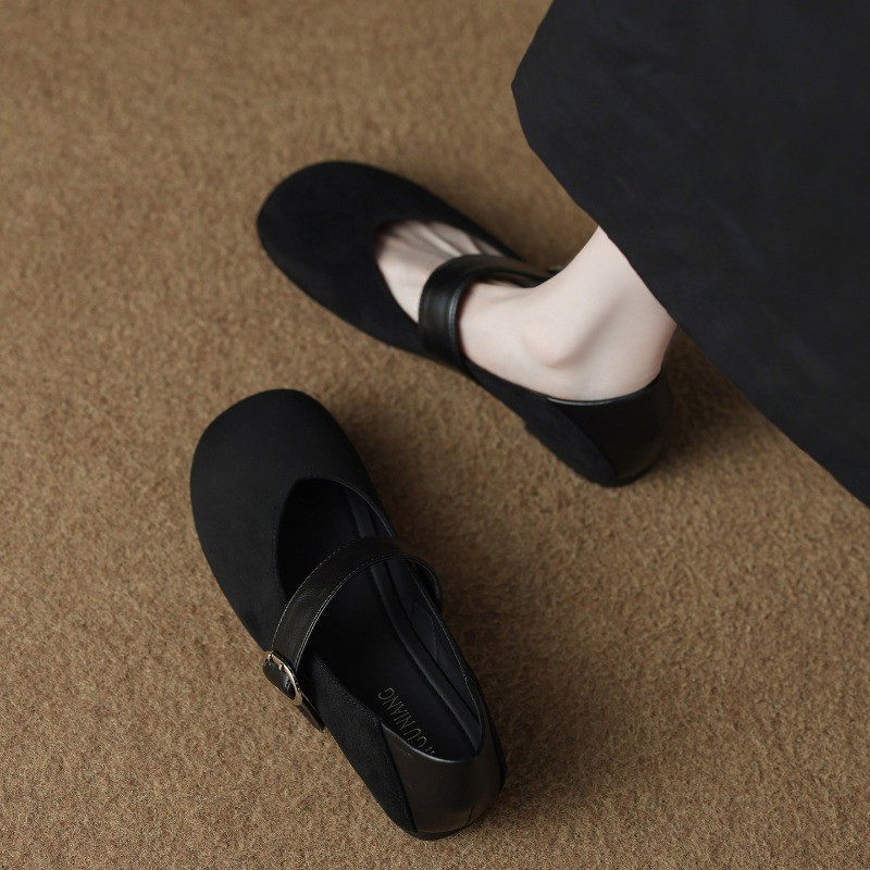 2026 verano retro coreano de color sólido hebilla casual interior de altura retro boca ligera universal zapatos de tacón único