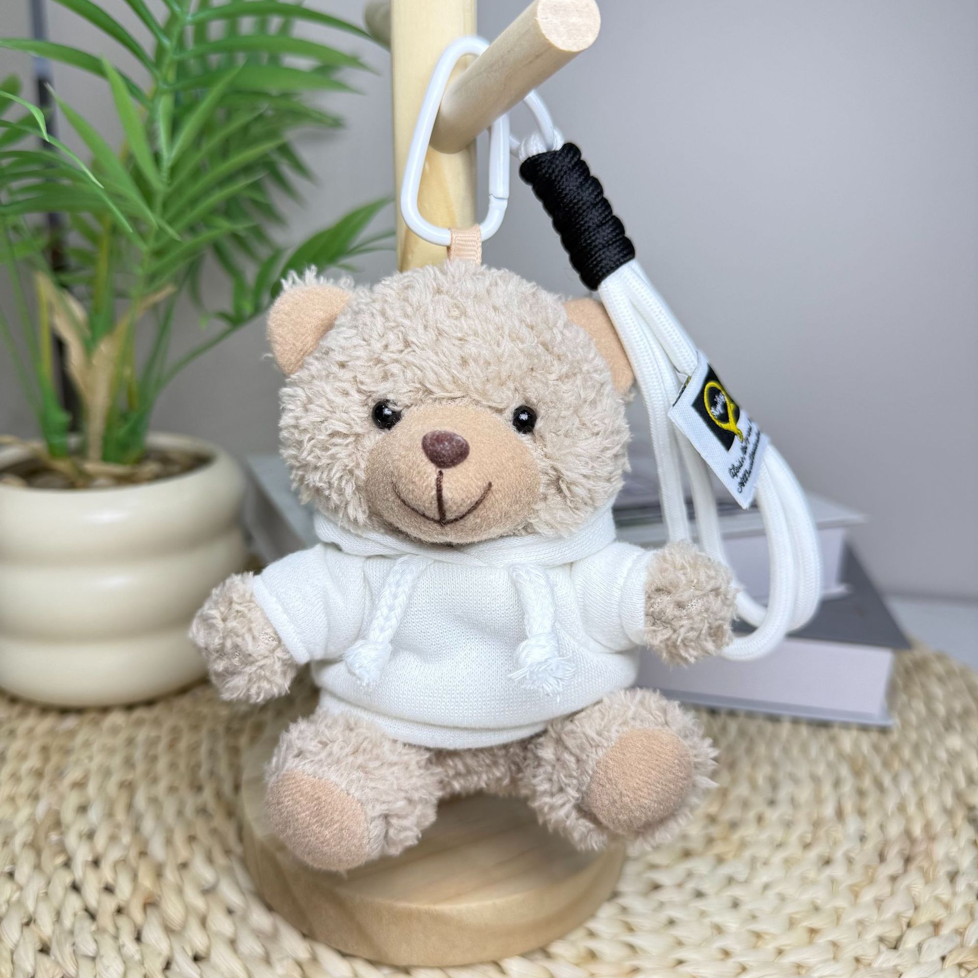 Bear con chaqueta blanca
