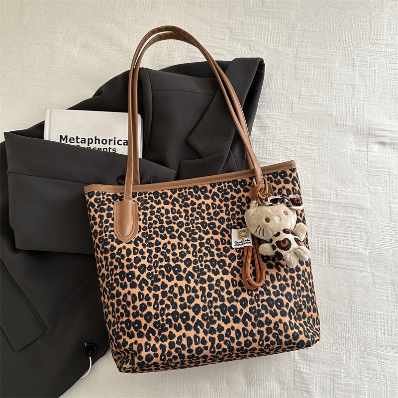 Bolso de viaje de gran capacidad en línea 2024 invierno nuevo versátil ins este año popular bolso de hombro bolso especial