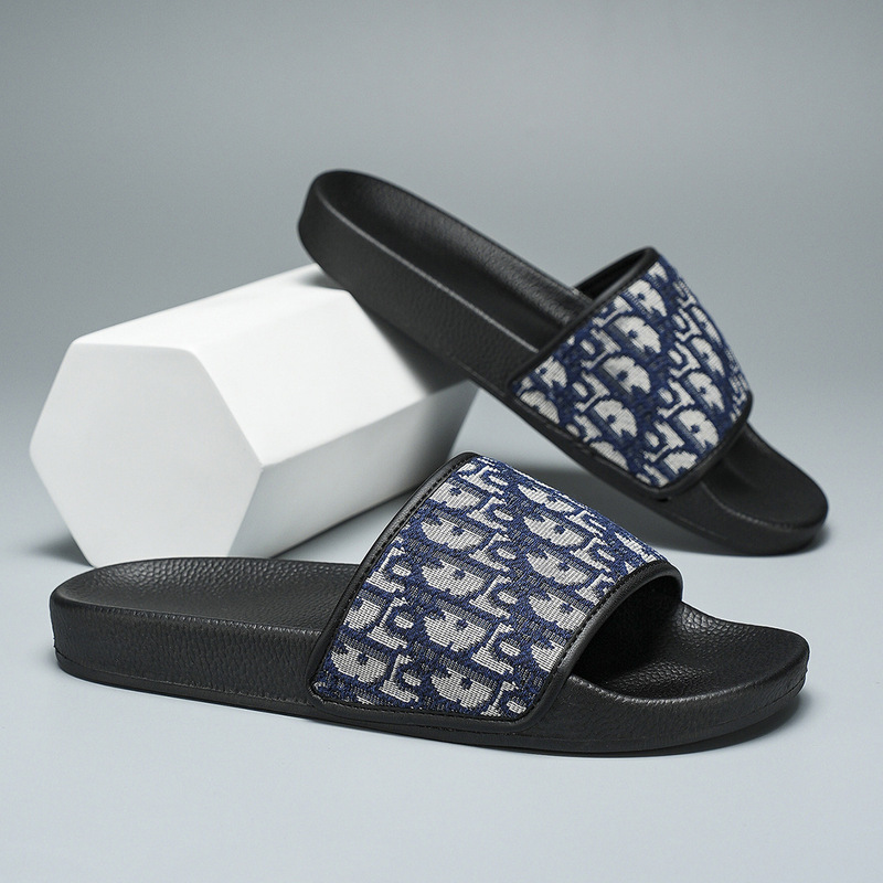 Slippers for Men to Wear Outside in Summer for Work, Breathable Thick-Soled Trendy and Fashionable Summer Beach Shoes