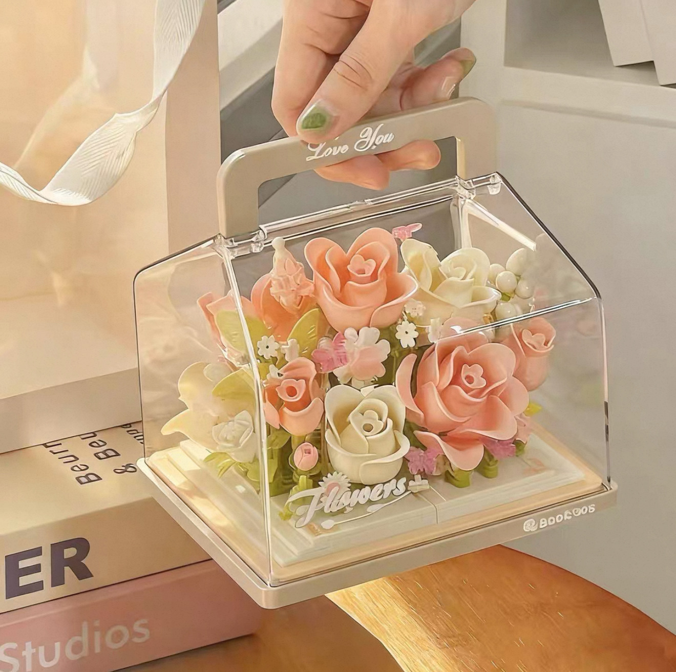 21509: Regalo de flores + luz + caja de mano transparente