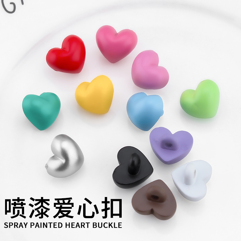 源头批发彩色心形喷漆纽扣可爱时尚衬衣衬衫装饰扣童装服饰配件扣