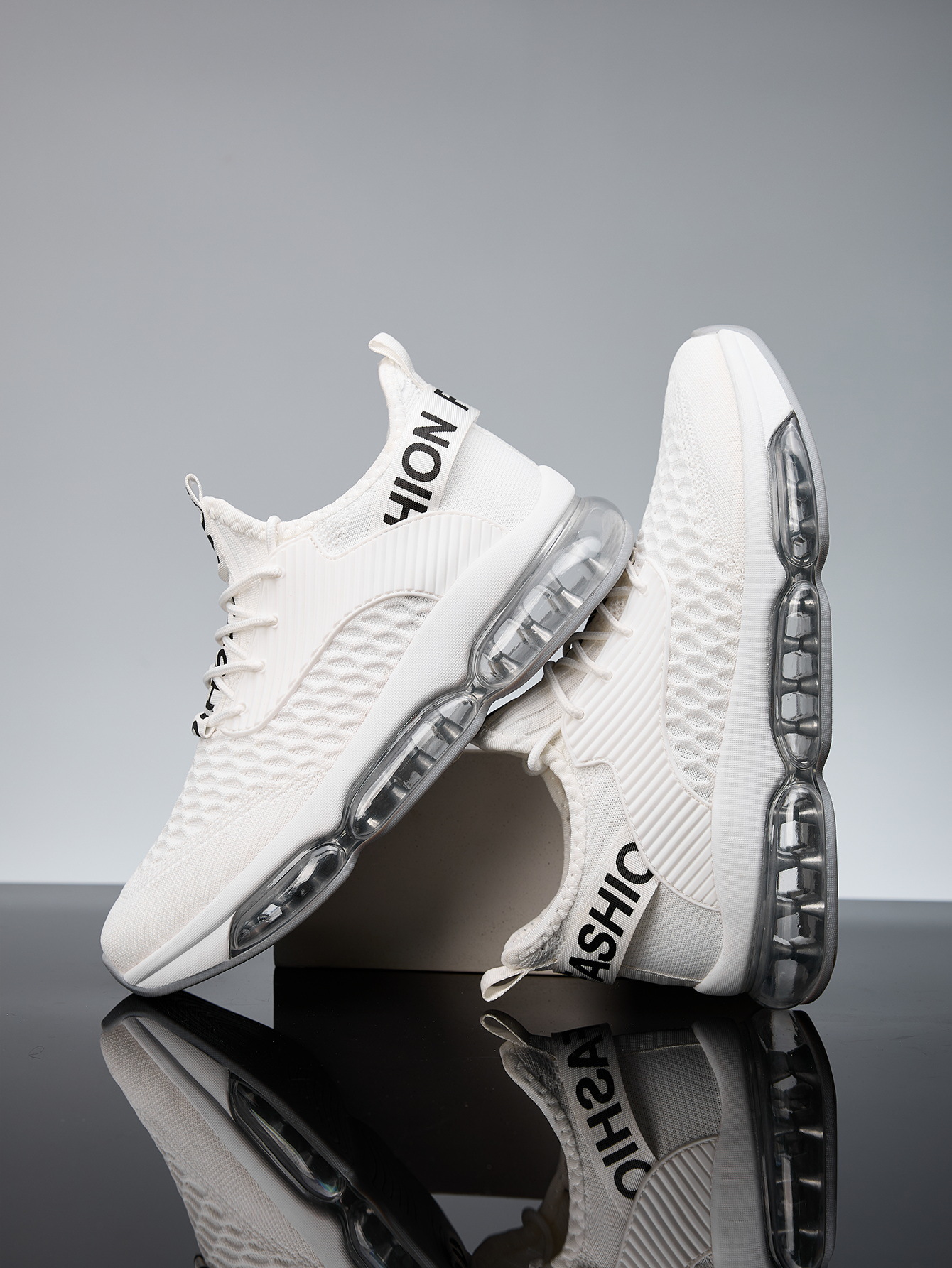 Breathable White Mesh Running Shoes For Men With Air Cushioning_voghion.com