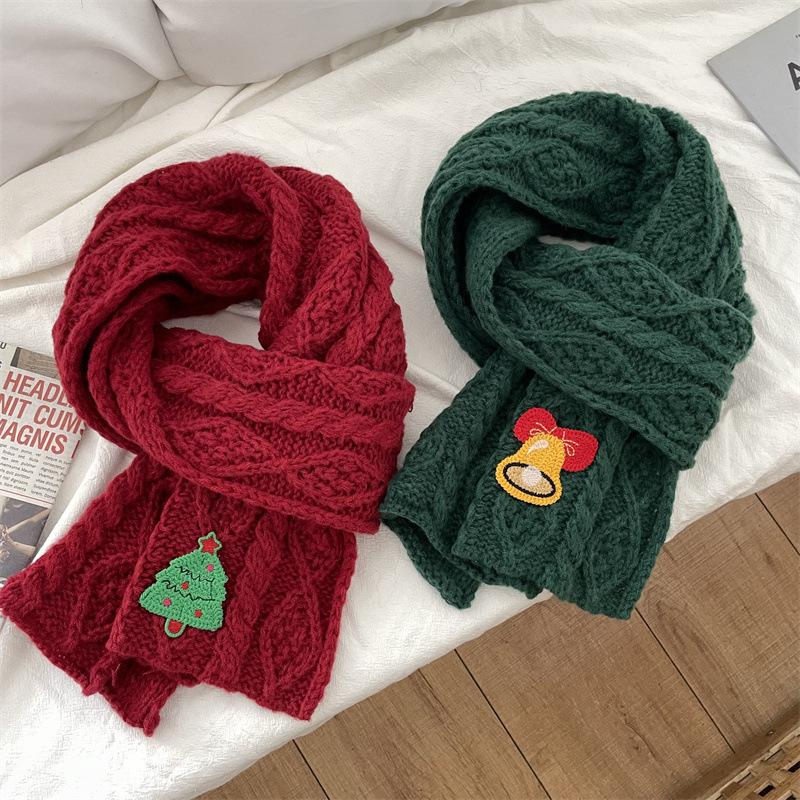 Women's Cute Sweet Christmas Tree Yarn Scarf display picture 2