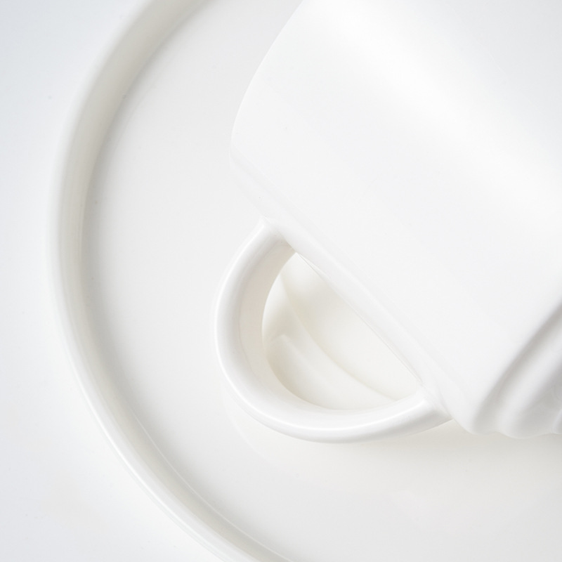 Taza de café personalizada de fábrica Taza de cerámica creativa Taza de cerámica Plato Taza de café Diseño Sensación Xiaozhong Una taza Un plato