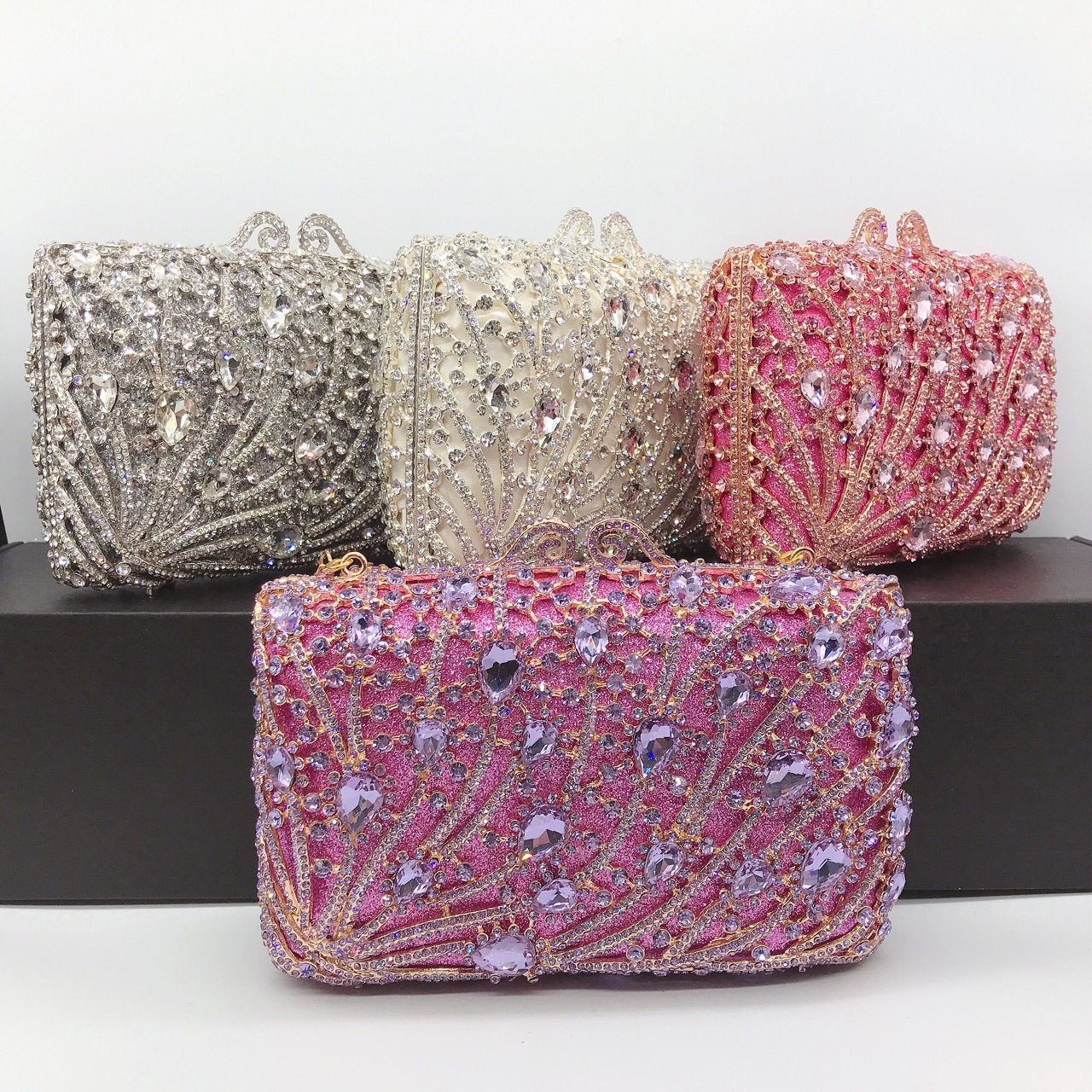 Túi clutch nữ đính kim cương phong cách châu Âu, dây chuyền vuông sang trọng — Hoa violet