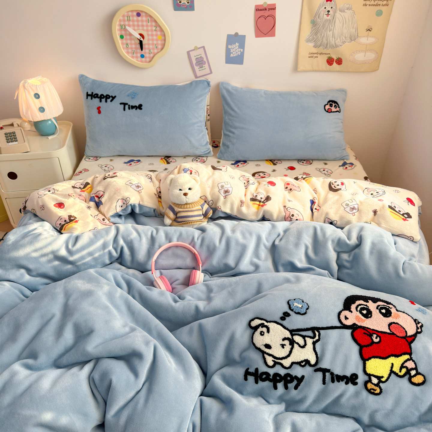 Invierno nueva toalla bordada de terciopelo de leche de cuatro piezas, sábanas calientes gruesas cubiertas de cama dormitorio más terciopelo de tres piezas