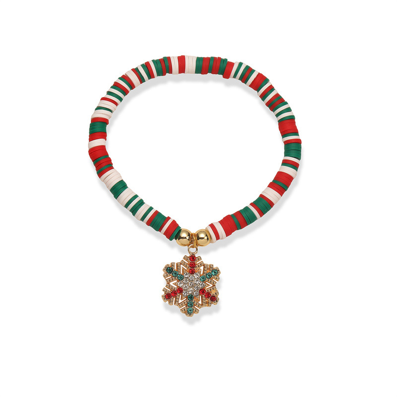 Fabricante de pulseras navideñas con cuentas de arcilla suave populares en Europa y América, chapado en aleación, con diseño de gota de aceite y campana de árbol de Navidad, en stock.