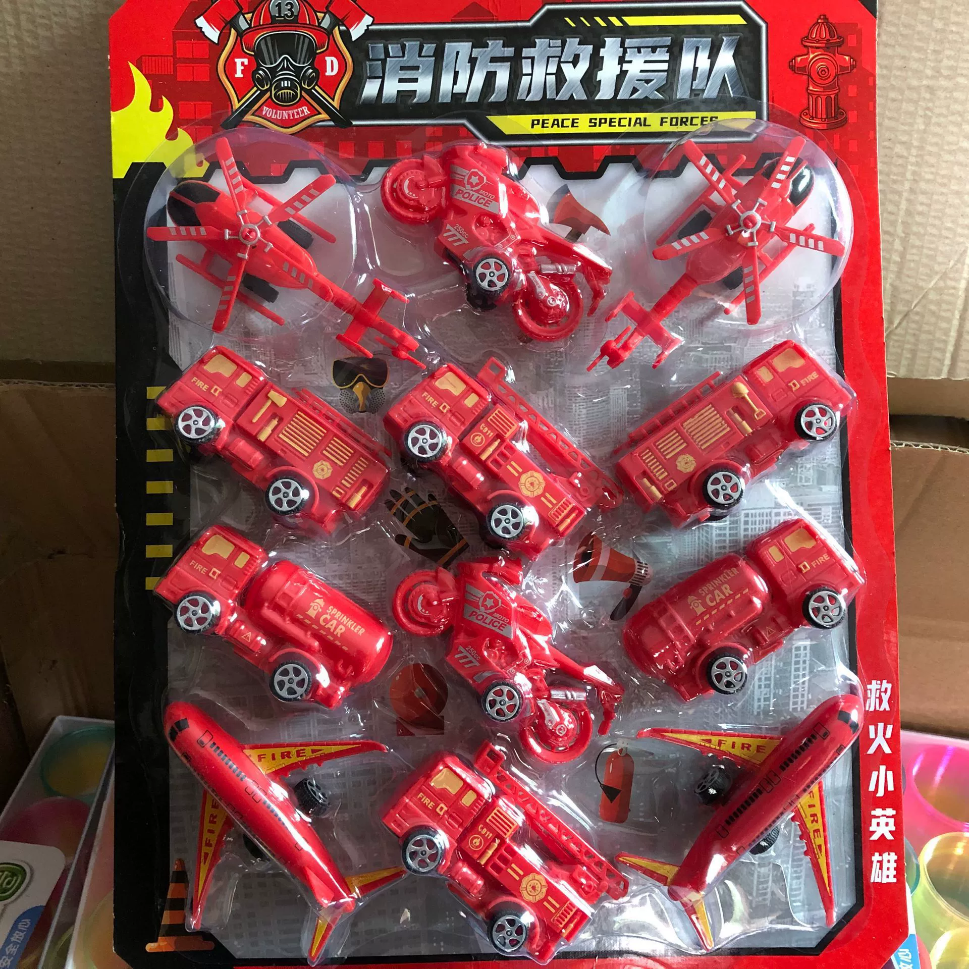 Установленный на доске автомобиль детский игрушечный самолет лодка автомобиль одна доска 12 единая цена может использоваться для рекламной продукции