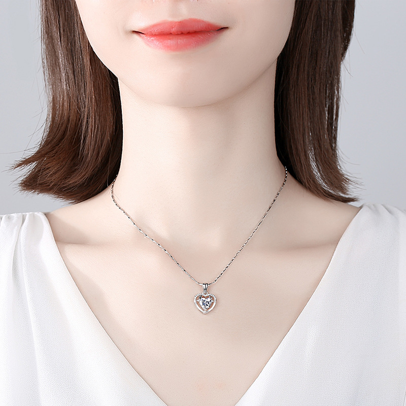 S999 colgante de plata esterlina plata pura mujer Yilu Road tiene su clavícula sentido del diseño cumpleaños Día de San Valentín collar de regalo